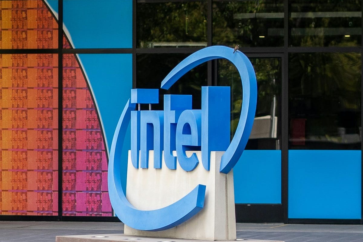 Intel Shares Fall Amid Disappointing Earnings